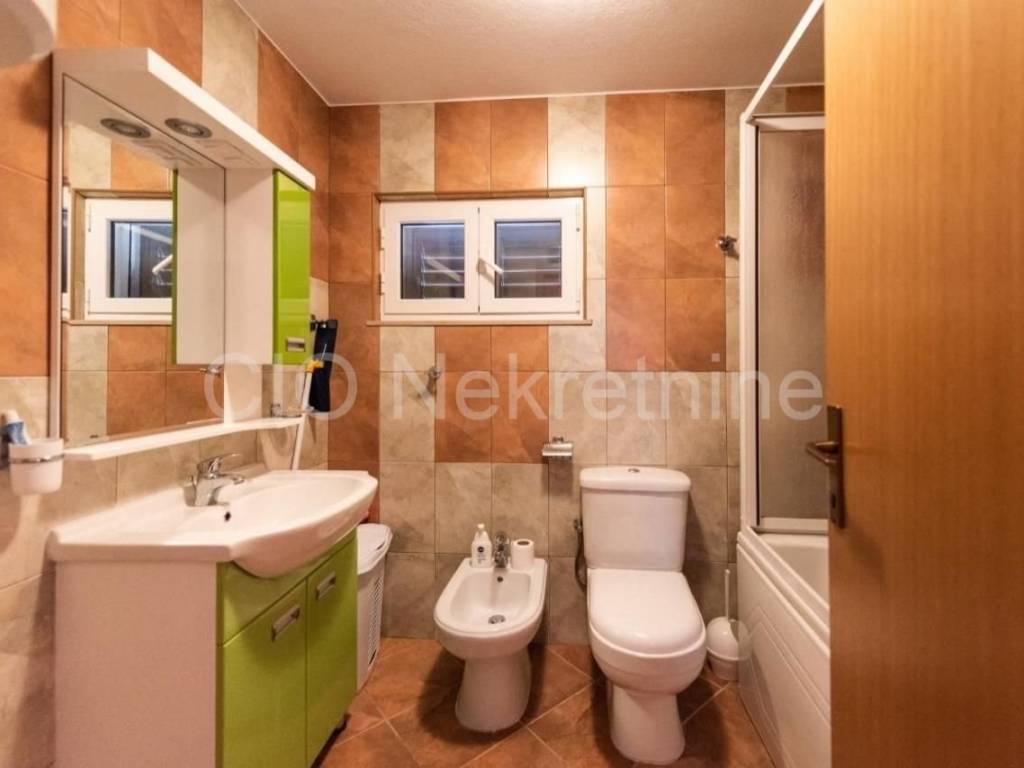 House with apartments, Sale, Marina, Vinišće