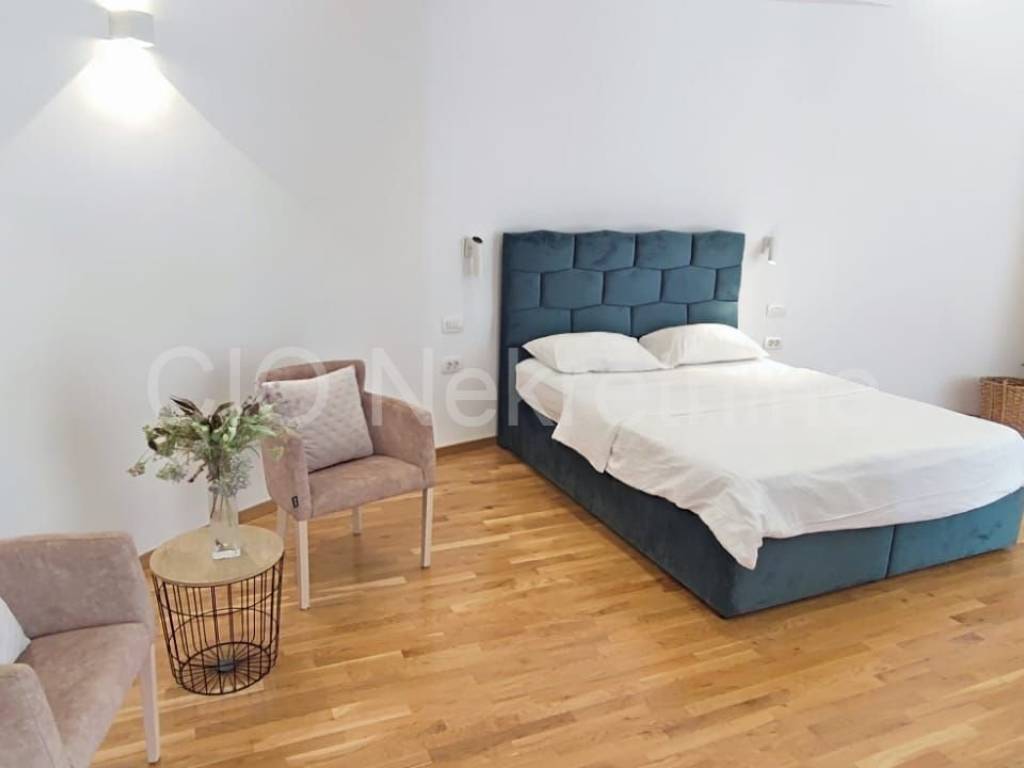 Flat in a building, Sale, Split, Split