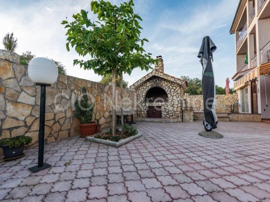 House with apartments, Sale, Marina, Vinišće
