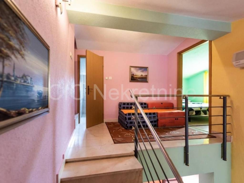 House with apartments, Sale, Marina, Vinišće