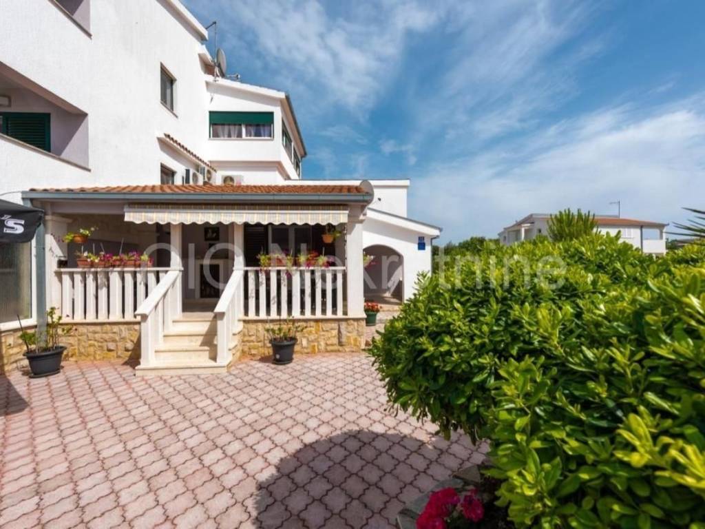 House with apartments, Sale, Marina, Vinišće