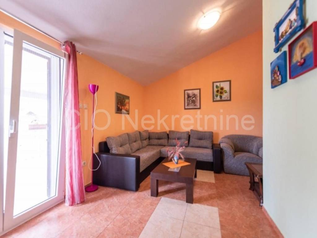 House with apartments, Sale, Marina, Vinišće