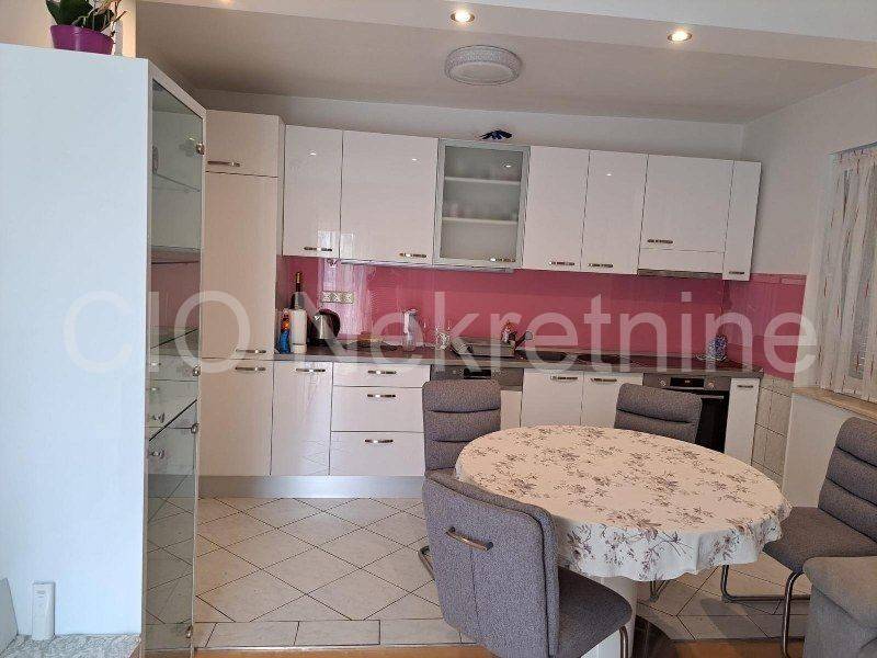 Flat in a house, Sale, Split, Split