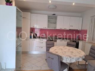 Flat in a house, Sale, Split, Split
