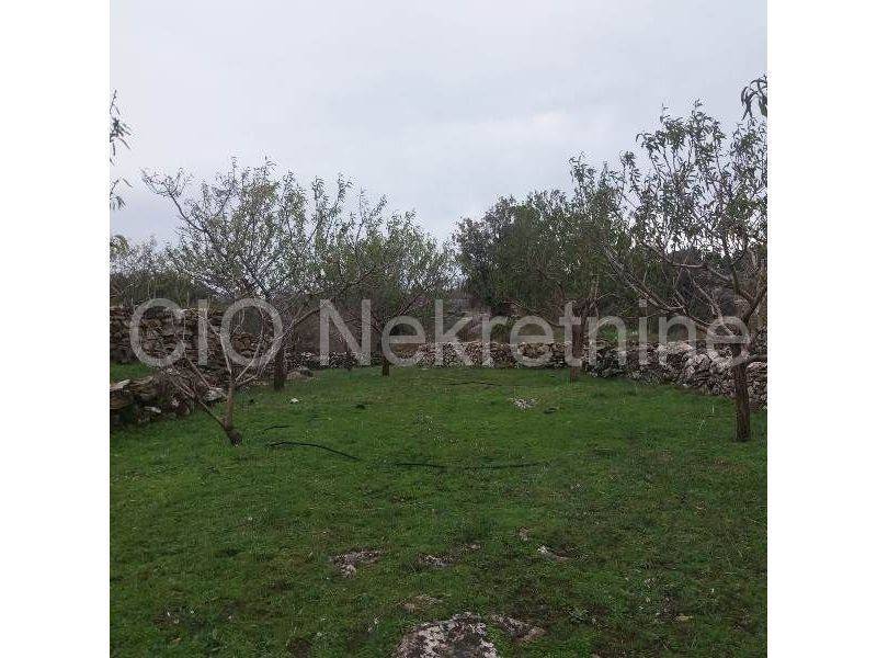Land with a stone house, Sale, Supetar, Supetar