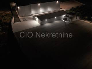 Hall, Rent, Trogir, Trogir