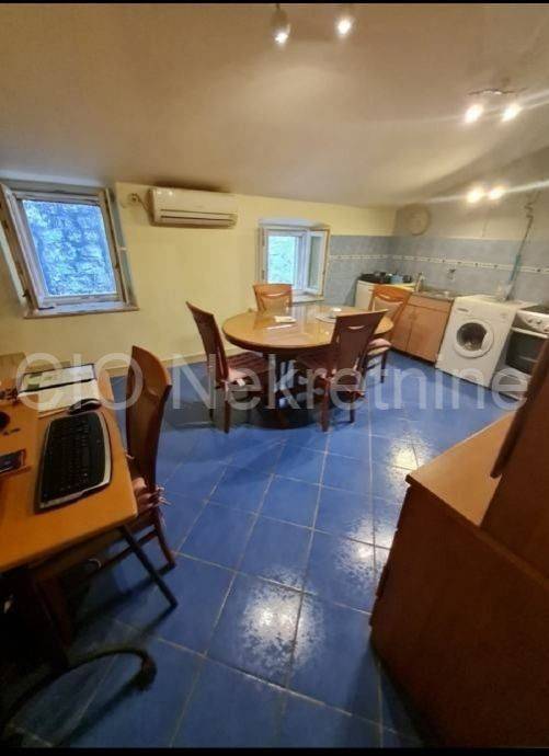 Flat in older building, Sale, Split, Split