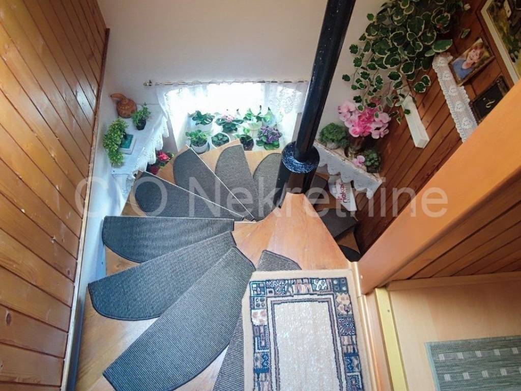 Flat in a house, Sale, Split, Split