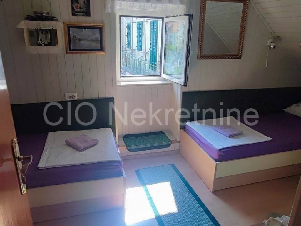 Flat in a house, Sale, Split, Split