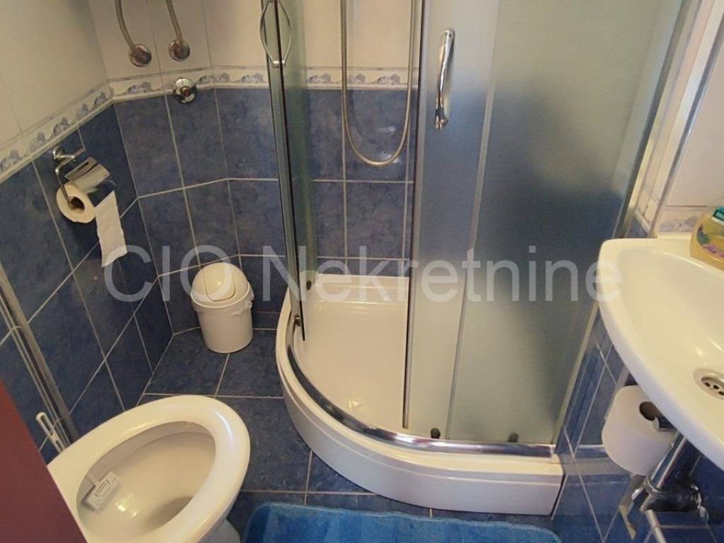 Flat in a house, Sale, Split, Split