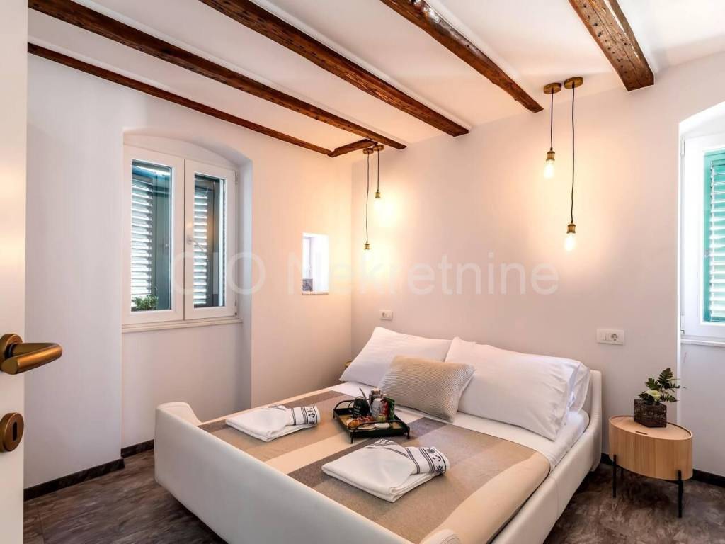 Flat in a house, Sale, Split, Split