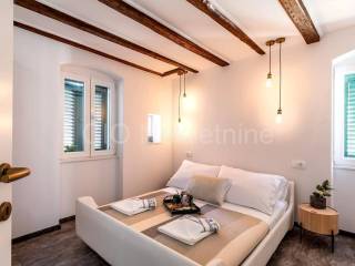 Flat in a house, Sale, Split, Split