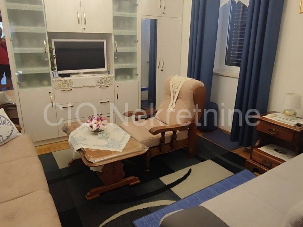 Flat in a house, Sale, Split, Split