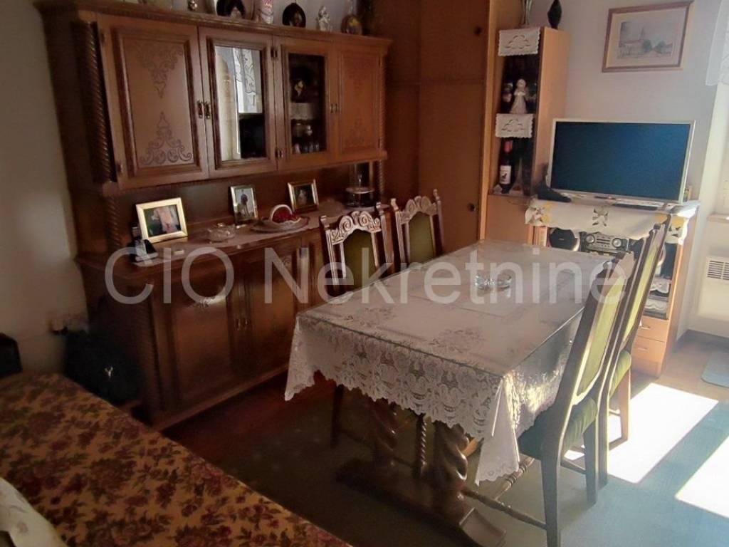 Flat in a house, Sale, Split, Split