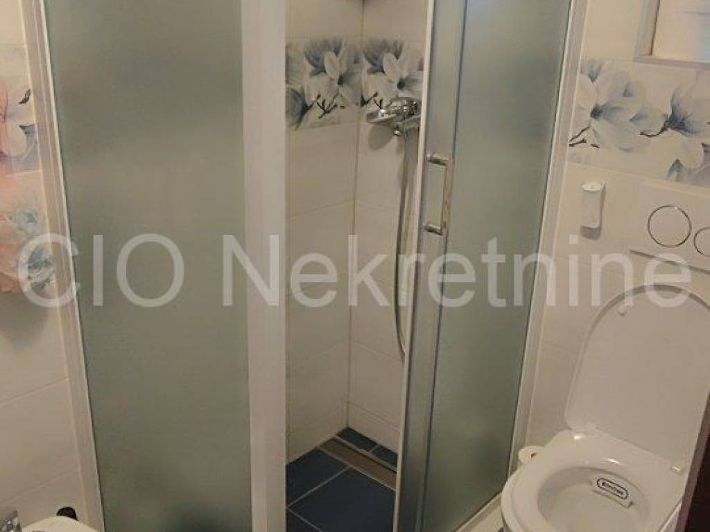 Flat in a house, Sale, Split, Split