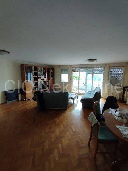 Flat in a building, Sale, Split, Split