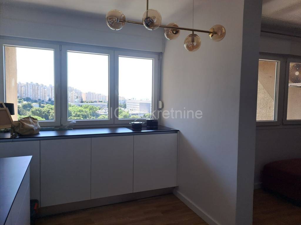 Flat in a building, Rent, Split, Split