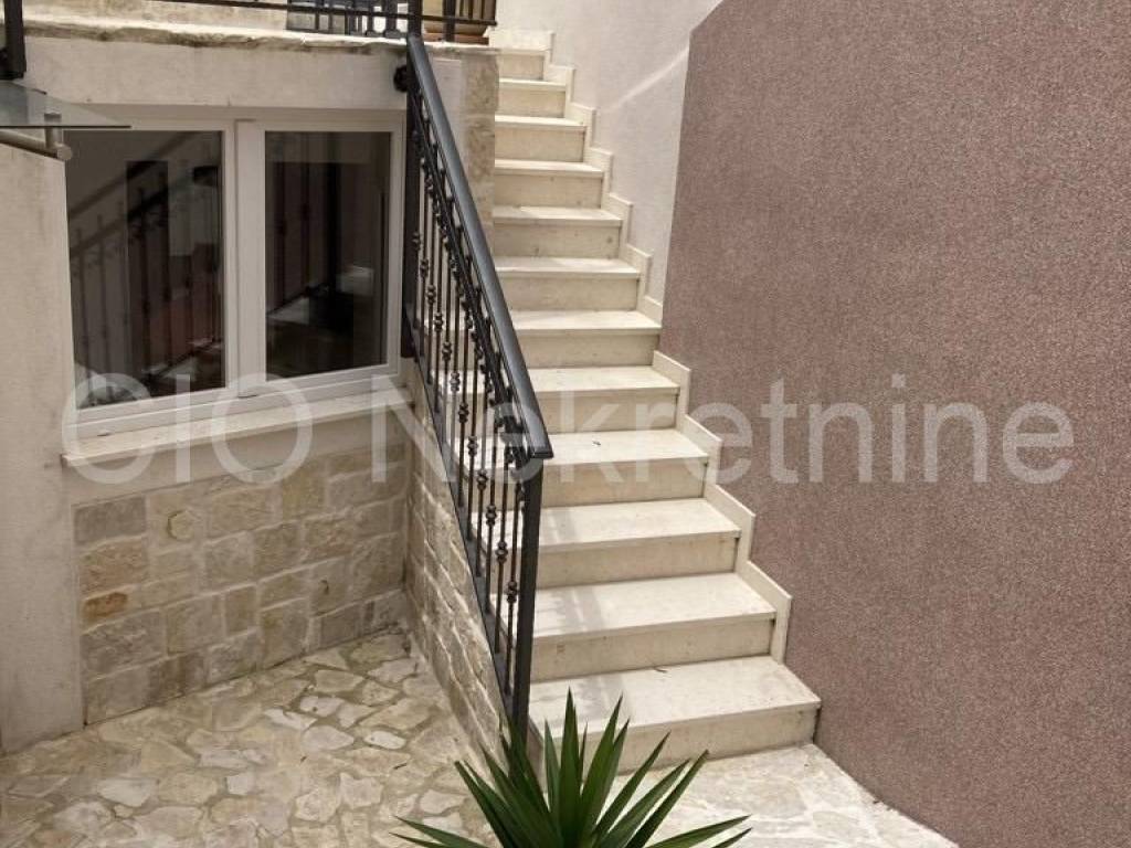 Stone house, Sale, Sutivan, Sutivan