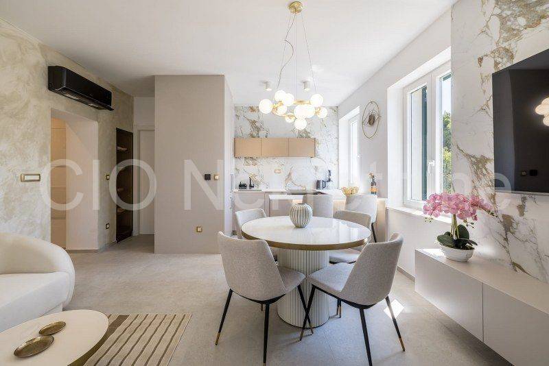 Flat in a building, Rent, Split, Split