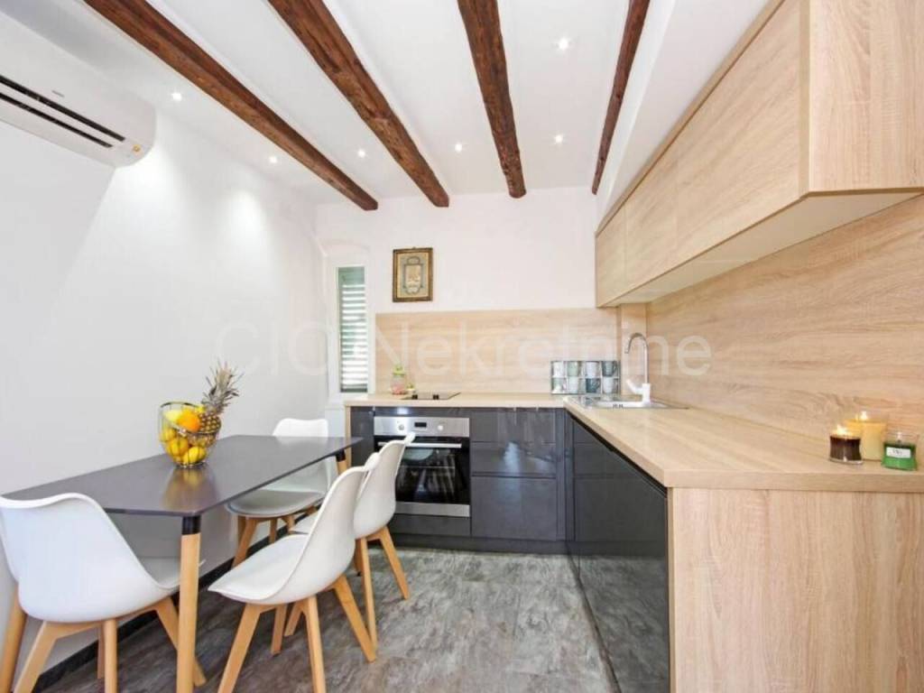 Flat in a house, Sale, Split, Split