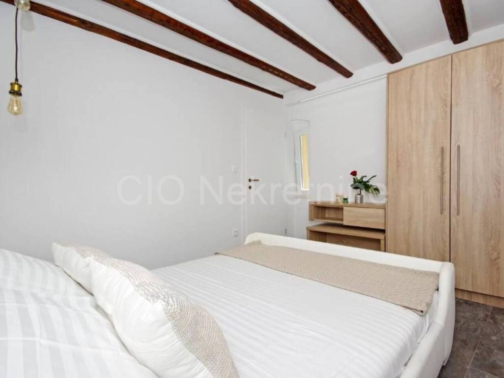 Flat in a house, Sale, Split, Split