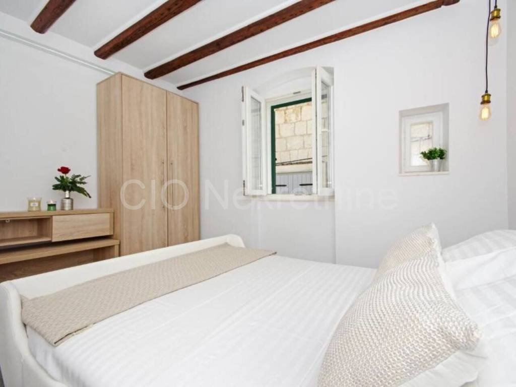 Flat in a house, Sale, Split, Split