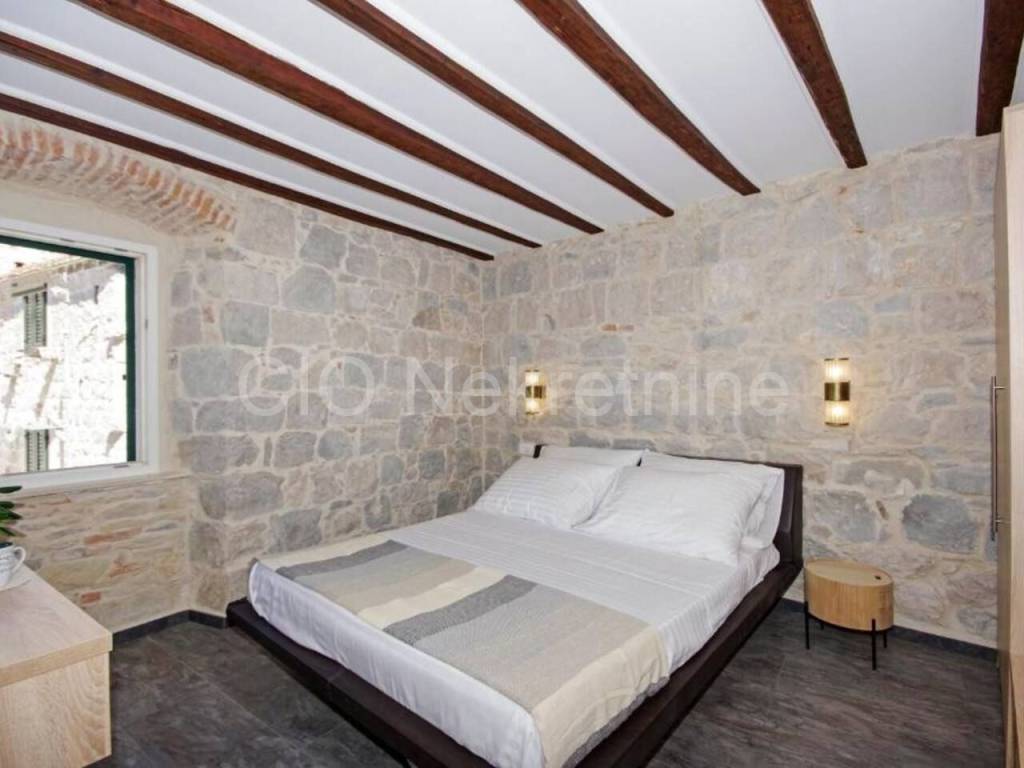 Flat in a house, Sale, Split, Split