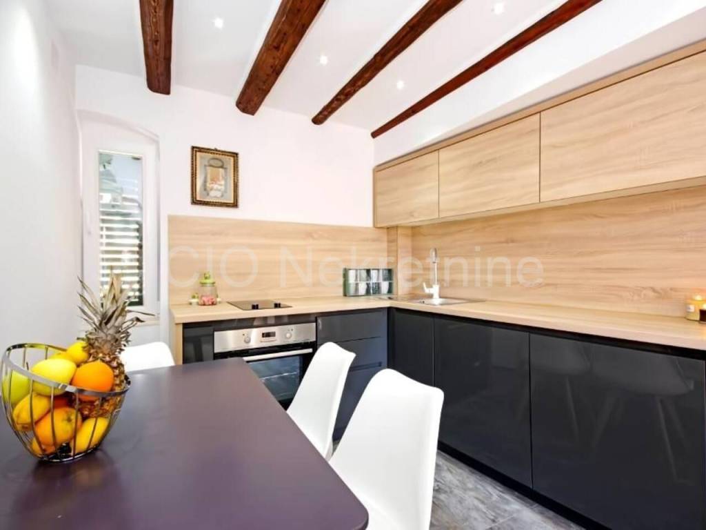 Flat in a house, Sale, Split, Split