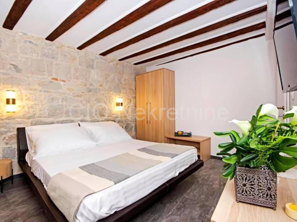 Flat in a house, Sale, Split, Split