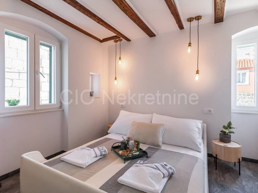 Flat in a house, Sale, Split, Split
