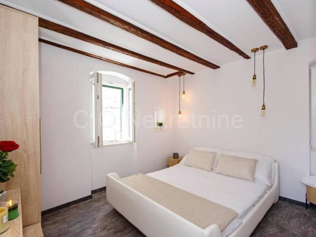 Flat in a house, Sale, Split, Split