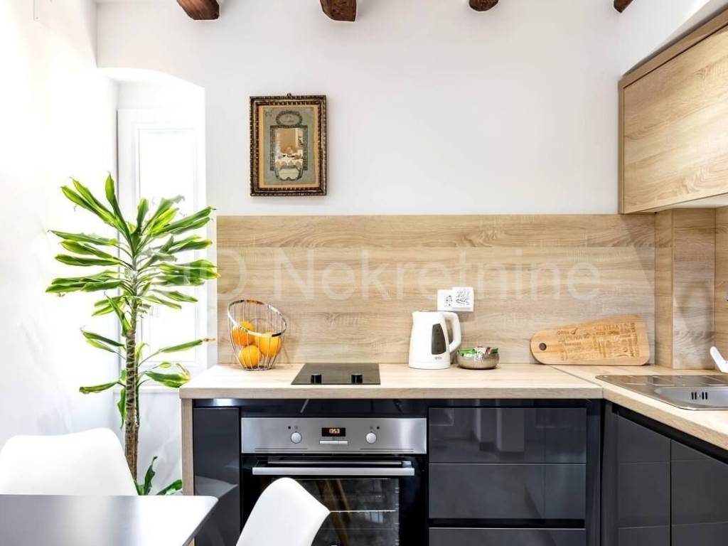 Flat in a house, Sale, Split, Split