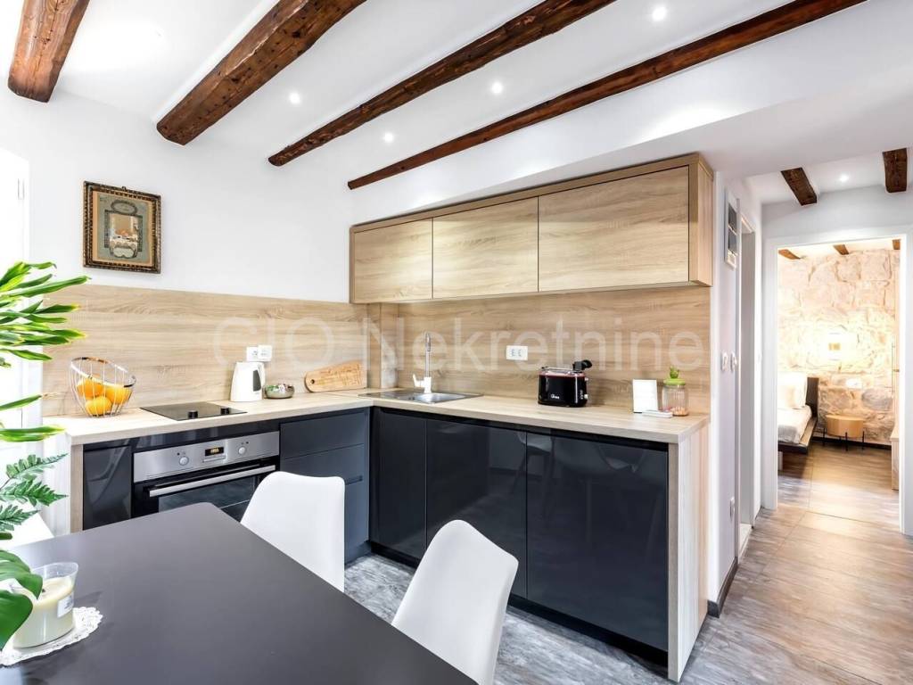 Flat in a house, Sale, Split, Split