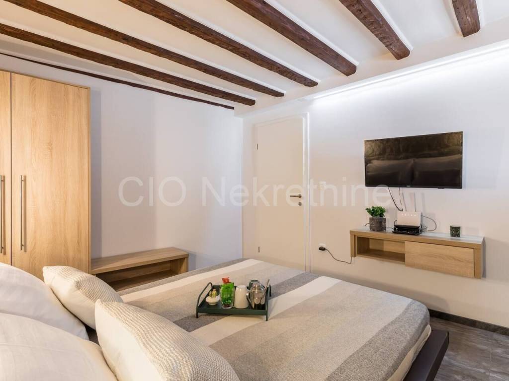 Flat in a house, Sale, Split, Split