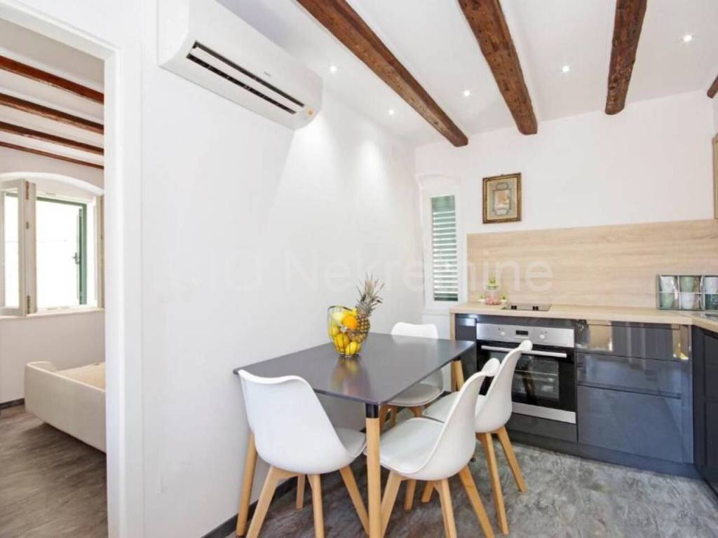 Flat in a house, Sale, Split, Split