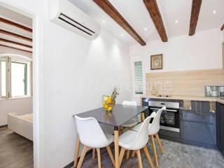 Flat in a house, Sale, Split, Split