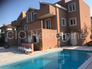 Terraced house, Sale, Okrug, Okrug Donji