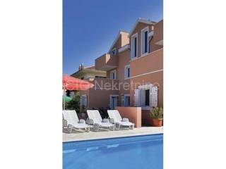 Terraced house, Sale, Okrug, Okrug Donji