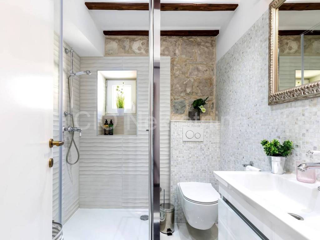 Flat in a house, Sale, Split, Split