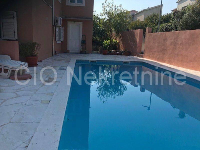 Terraced house, Sale, Okrug, Okrug Donji