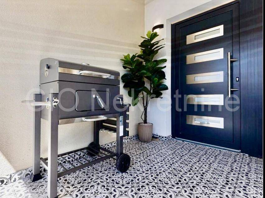 Flat in a house, Rent, Podstrana, Podstrana