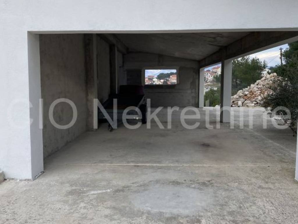 House with apartments, Sale, Supetar, Splitska