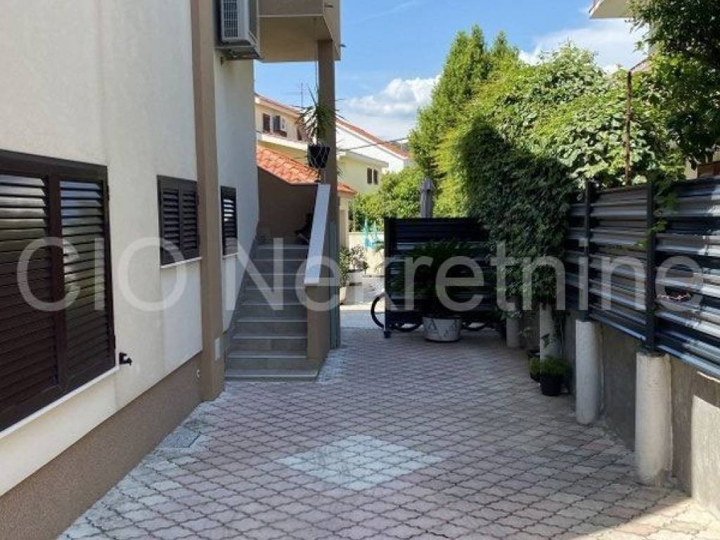 Villa, Sale, Okrug, Okrug Gornji