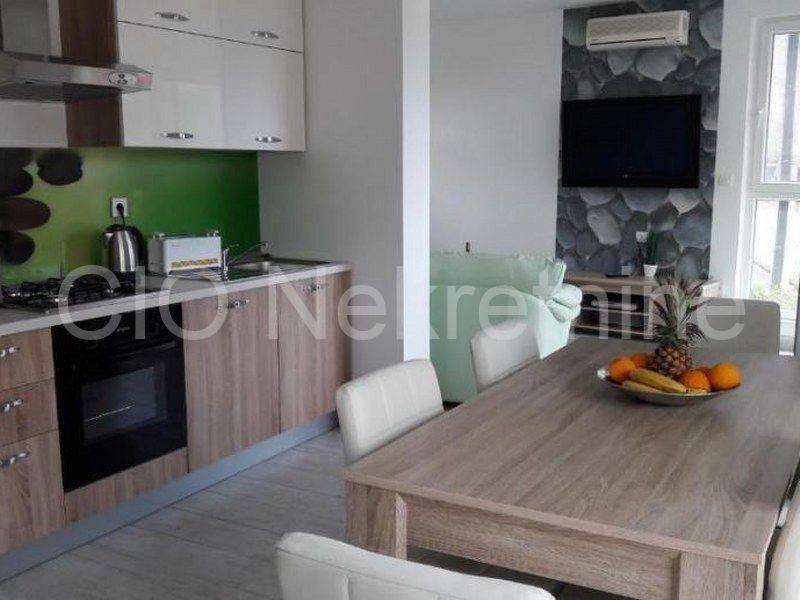 Villa, Sale, Okrug, Okrug Gornji