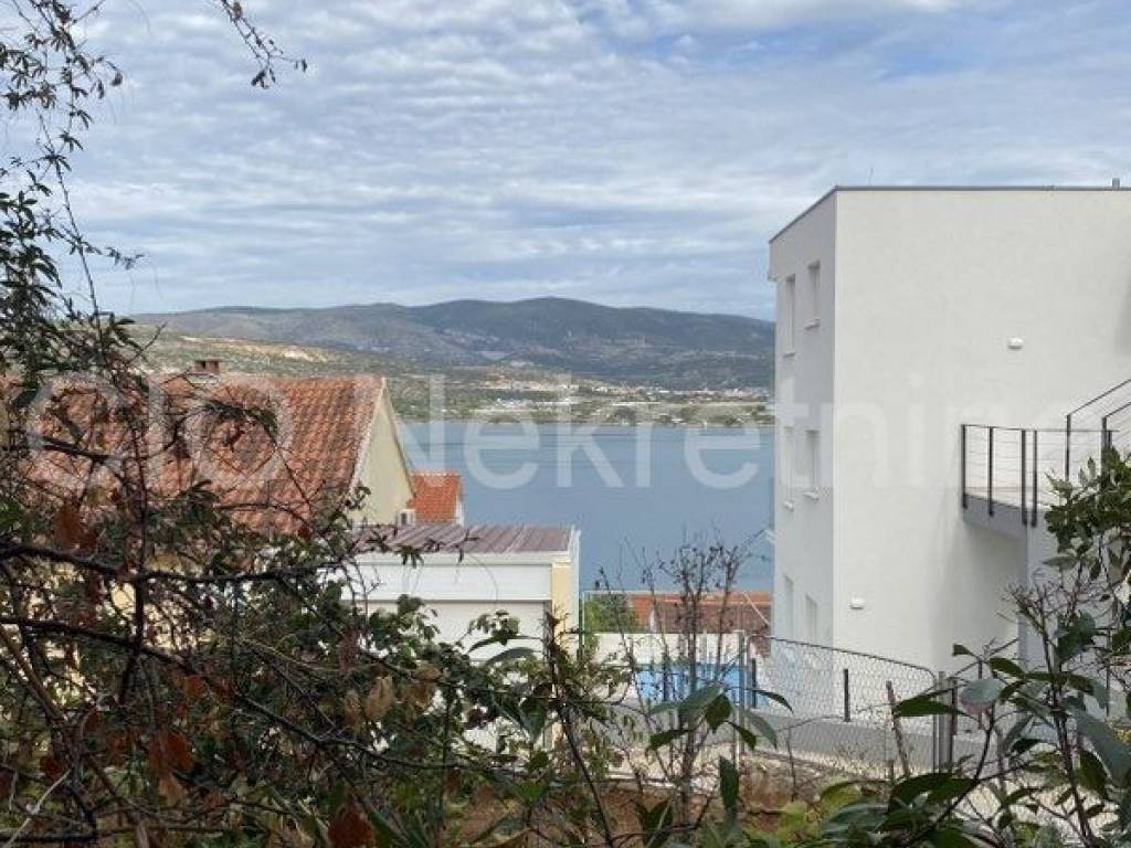 House with apartments, Sale, Trogir - Okolica, Mastrinka