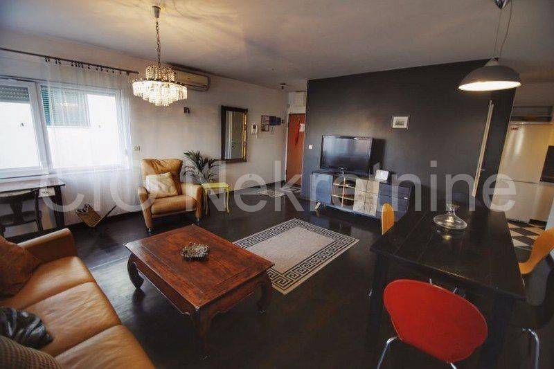 Flat in a building, Rent, Split, Split