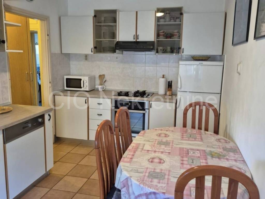 Flat in a building, Sale, Vis, Vis