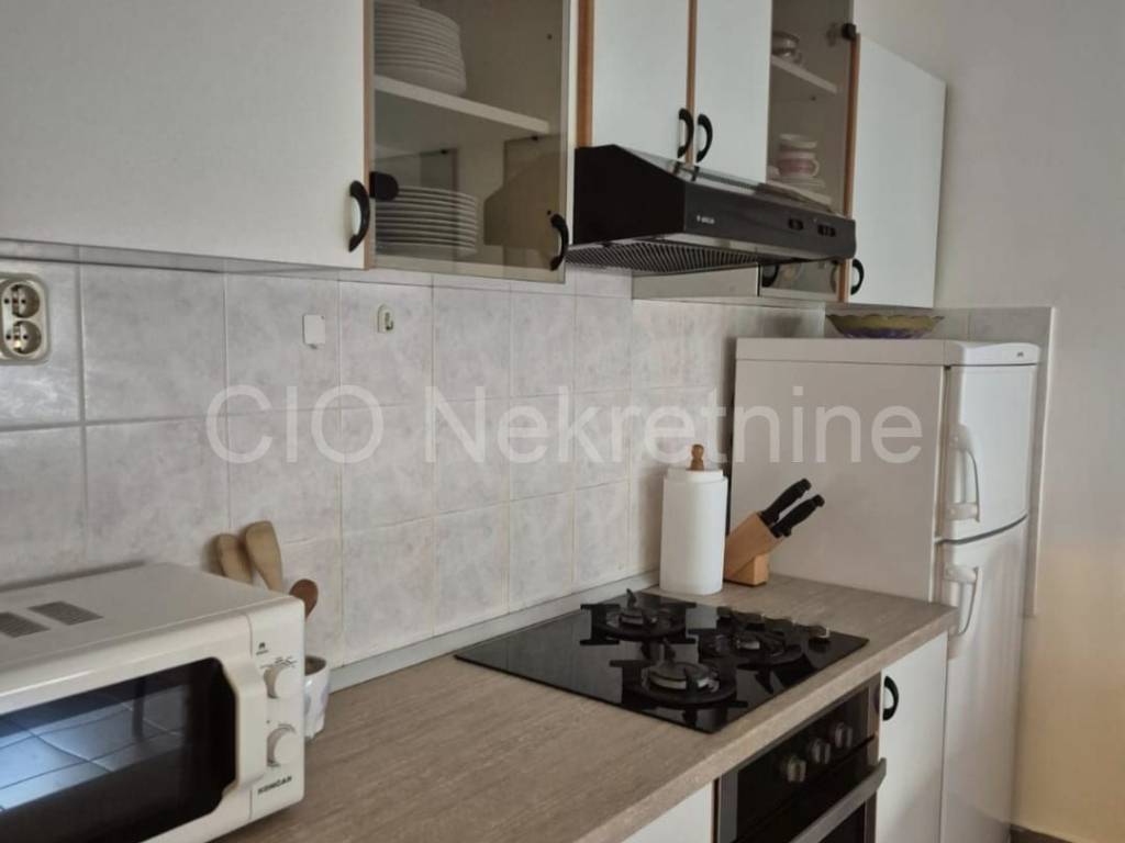 Flat in a building, Sale, Vis, Vis