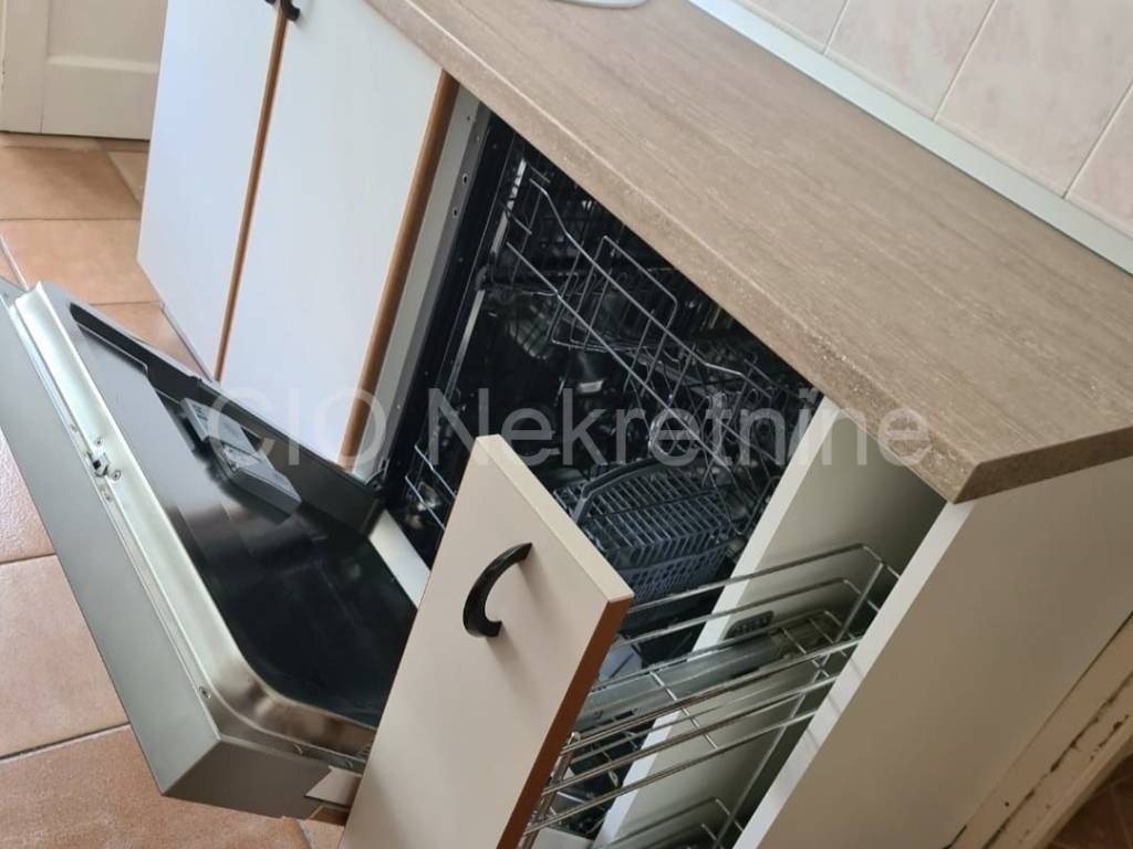 Flat in a building, Sale, Vis, Vis