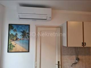 Flat in a building, Sale, Vis, Vis